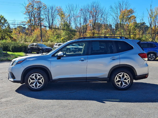 Used 2022 Subaru Forester Premium AWD/4WD image 5