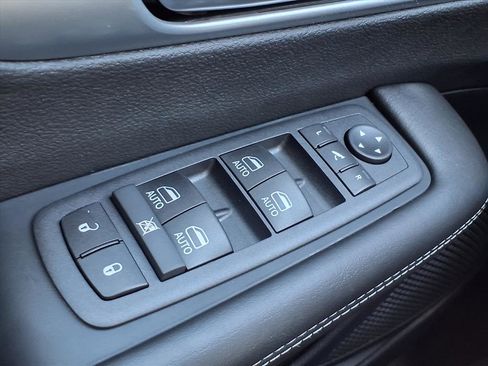 New 2026 Chrysler Pacifica Limited w/ S Appearance Package image 8