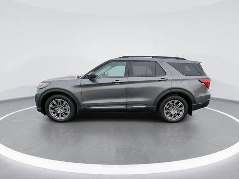 Used 2025 Ford Explorer Active w/ Active Comfort Package image 5