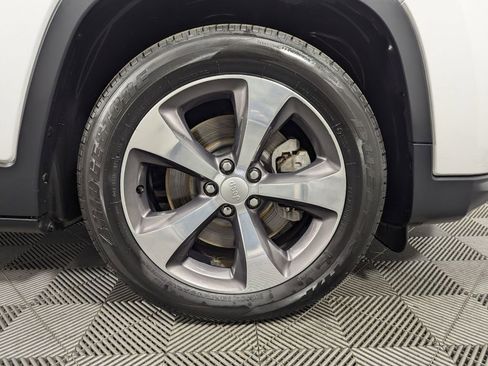 Used 2020 Jeep Cherokee Limited image 29