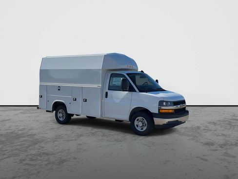New 2024 Chevrolet Express 3500 w/ Power Convenience Package image 2