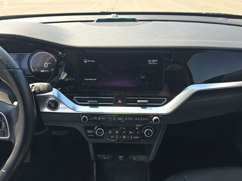 Used 2022 Kia Niro EX Premium image 15