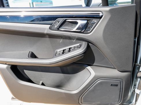 Certified 2025 Porsche Macan image 23