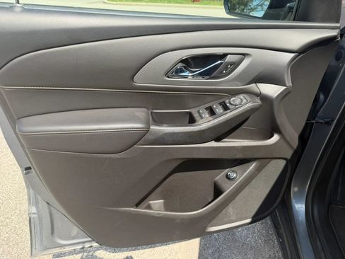 Used 2019 Chevrolet Traverse LT FWD image 24