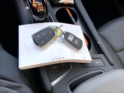 Used 2025 Cadillac XT6 Premium Luxury w/ Technology Package image 14