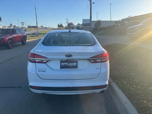 Used 2018 Ford Fusion SE image 4