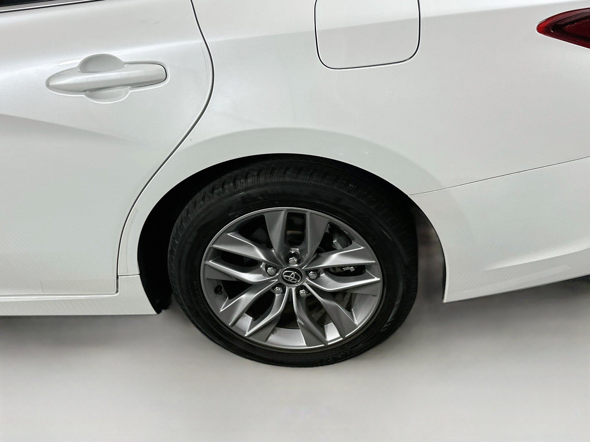 Used 2020 Toyota Avalon XLE w/ Moonroof Package FWD image 11