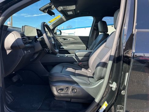 Used 2025 Chevrolet Traverse LT image 22