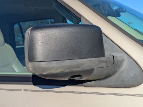 Used 2005 Ford Expedition XLT image 12