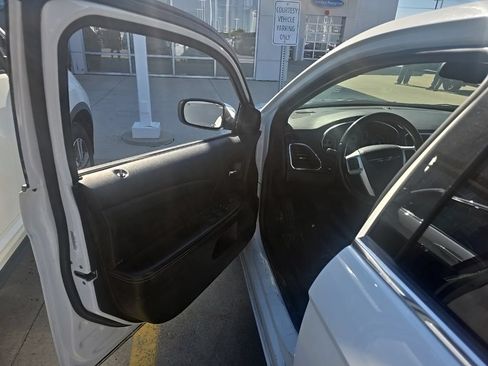 Used 2012 Chrysler 200 Limited FWD image 8