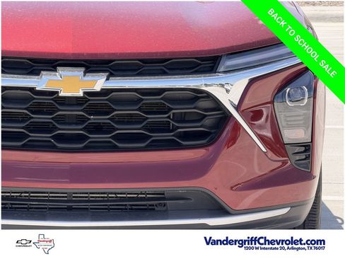 Used 2025 Chevrolet Trax LT w/ LT Convenience Package FWD image 8