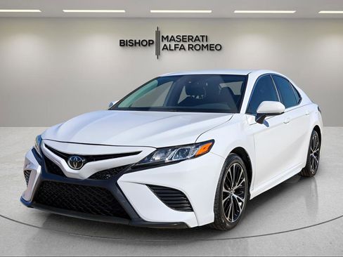 Used 2020 Toyota Camry SE image 3