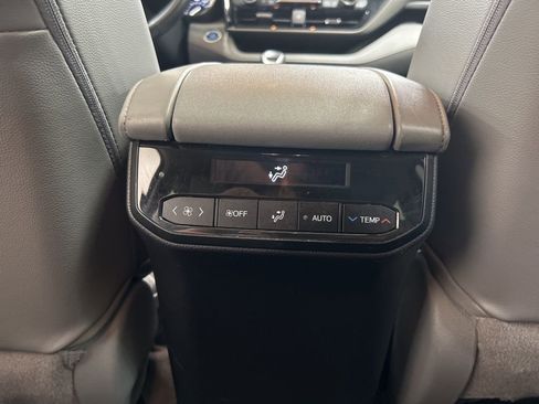 Used 2021 Toyota Highlander XLE image 29