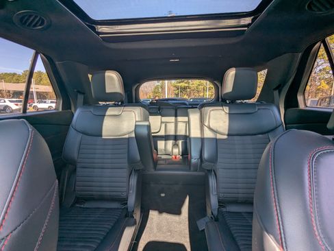 Used 2025 Ford Explorer ST-Line w/ Premium Package image 10