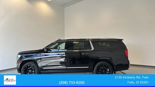 Used 2023 GMC Yukon XL Denali w/ Denali Reserve Package AWD/4WD image 4