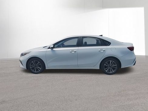Used 2023 Kia Forte LXS w/ LXS Technology Package FWD image 5