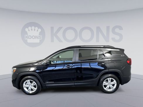 Used 2022 GMC Terrain SLE w/ Driver Convenience Package image 2