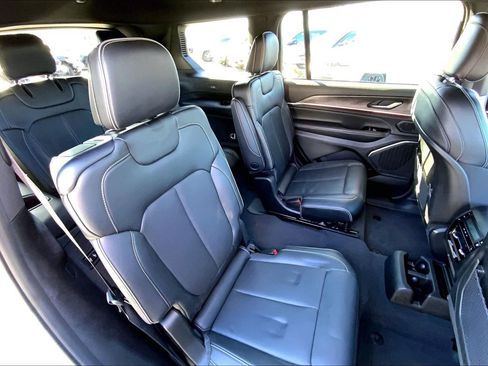 Certified 2023 Jeep Grand Cherokee L Overland AWD/4WD image 18