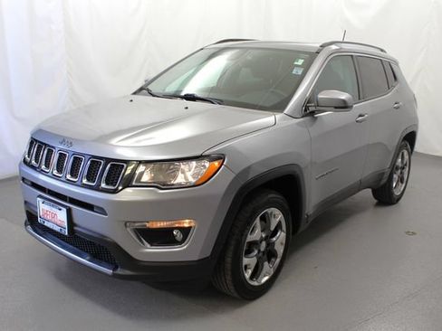 Used 2017 Jeep Compass Limited w/ Navigation Group AWD/4WD image 4