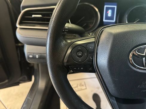 Used 2019 Toyota Camry LE FWD image 11