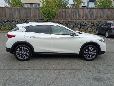 Used 2017 INFINITI QX30 Premium w/ Navigation Package AWD/4WD image 10