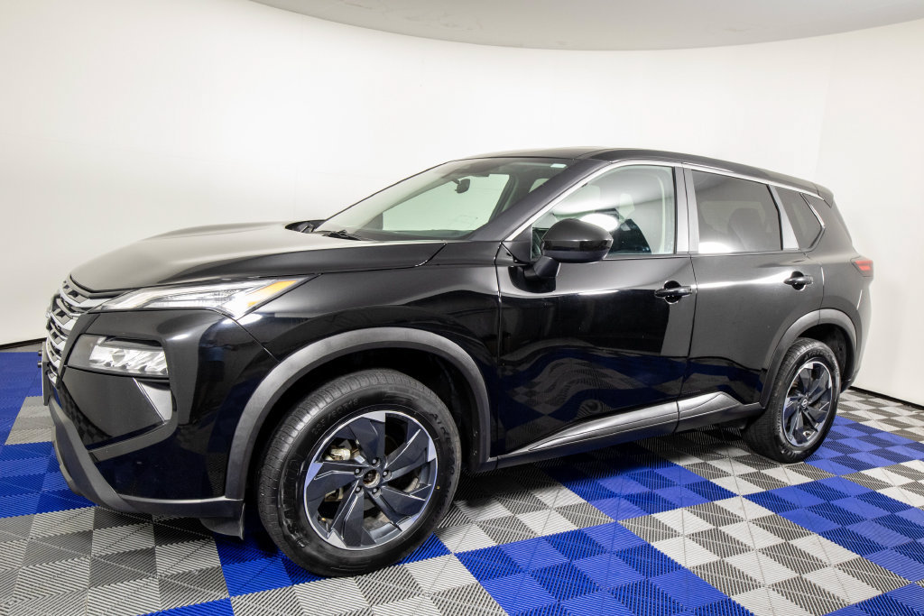 Used 2025 Nissan Rogue SV FWD image 2