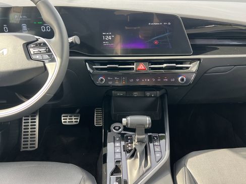 Certified 2023 Kia Niro SX Touring image 22