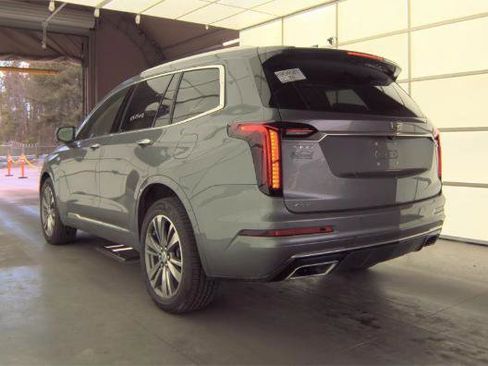 Used 2021 Cadillac XT6 Premium Luxury image 2