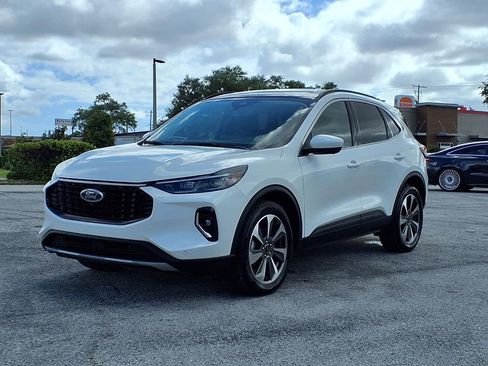 Used 2023 Ford Escape Platinum AWD/4WD image 3