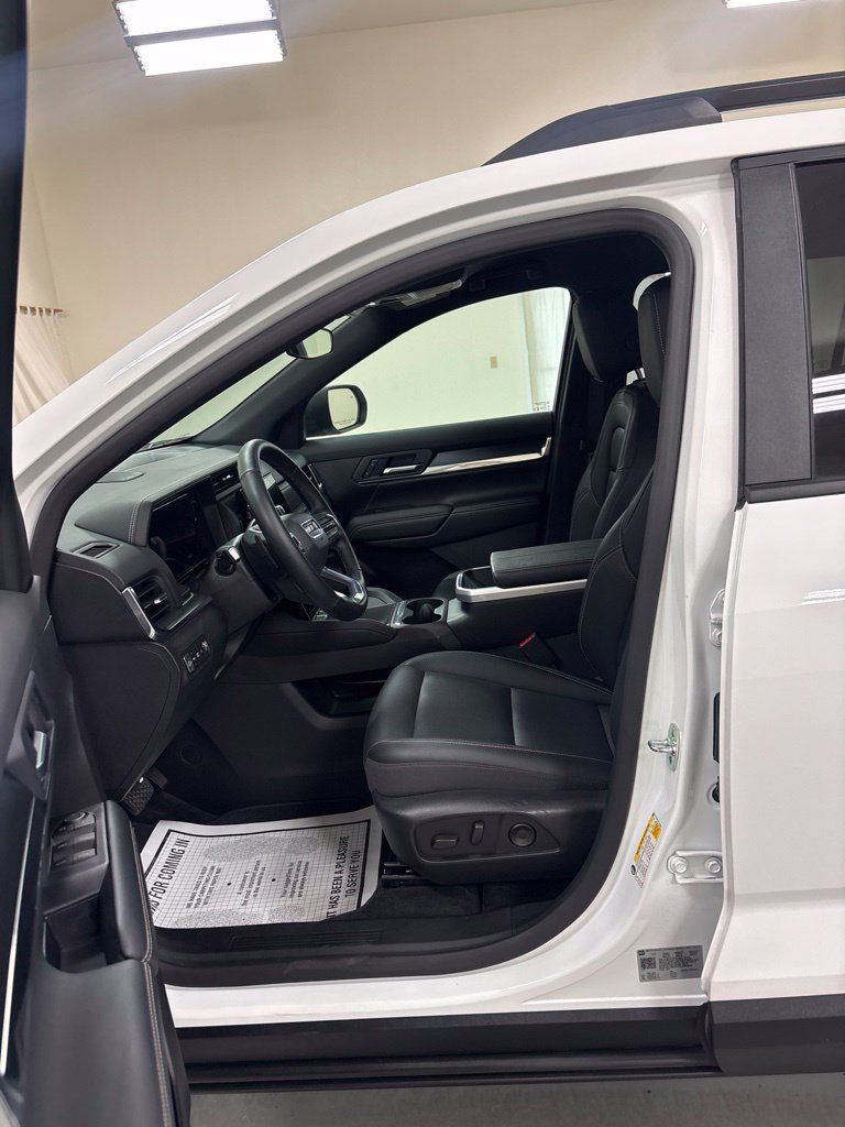 Used 2026 GMC Terrain Elevation w/ Elevation Premium Package FWD image 14