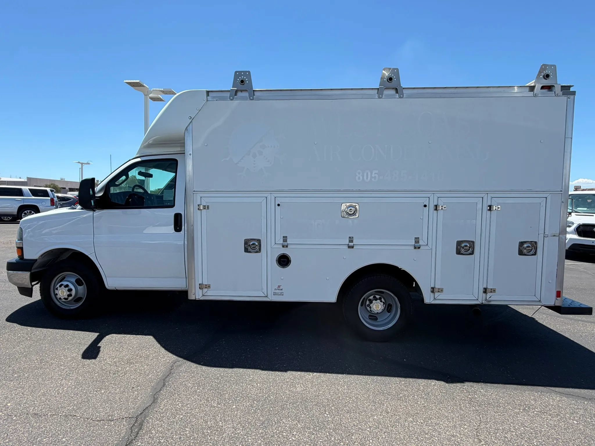Used 2018 Chevrolet Express 3500 w/ Chrome Appearance Package RWD image 3