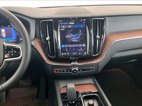 Certified 2023 Volvo XC60 B5 Plus w/ Protection Package Premier image 9