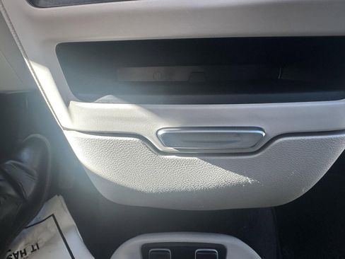 Used 2021 Chrysler Pacifica Touring-L image 30