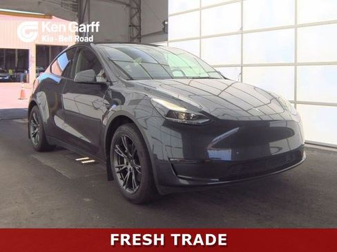 Used 2024 Tesla Model Y Long Range RWD image 1