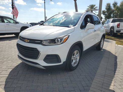 Used 2018 Chevrolet Trax LT w/ LT Convenience Package image 8