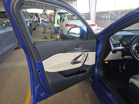 Used 2026 BMW X2 xDrive28i AWD/4WD image 3