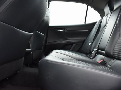 Used 2019 Toyota Camry SE image 9