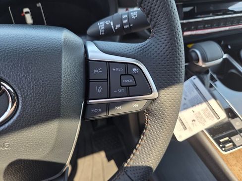 New 2026 Toyota Sienna Limited FWD image 25