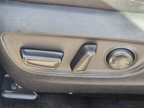 Used 2025 Toyota RAV4 XLE FWD image 28
