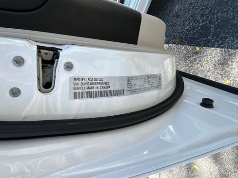 Certified 2023 Chrysler Pacifica Touring-L FWD image 49
