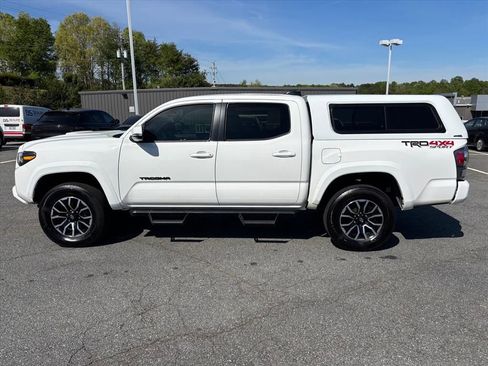 Used 2022 Toyota Tacoma TRD Sport AWD/4WD image 23