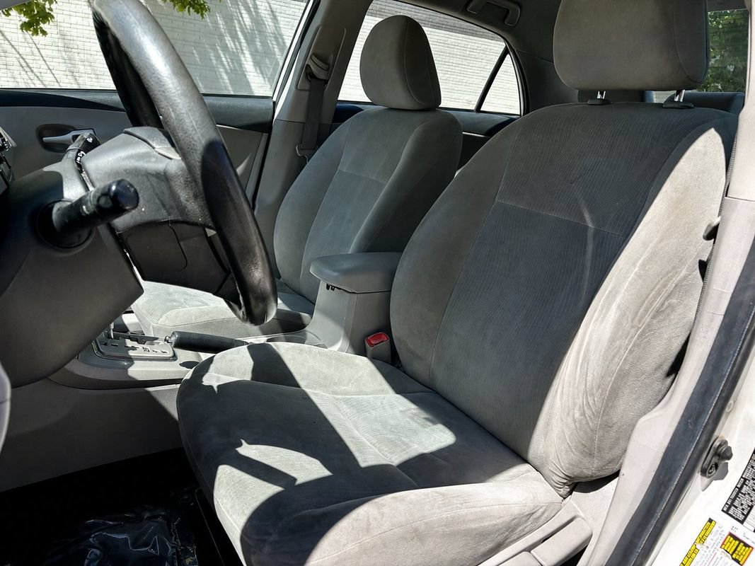 Used 2012 Toyota Corolla LE FWD image 9