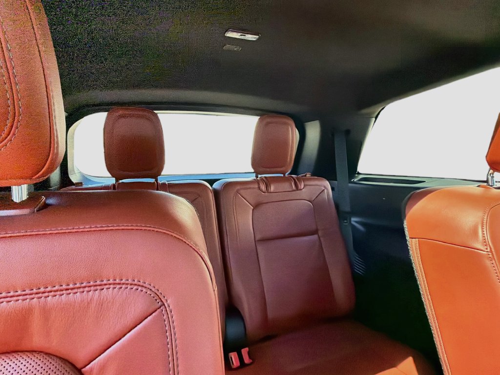 Used 2025 Lincoln Aviator Reserve w/ Luxury Package RWD image 29