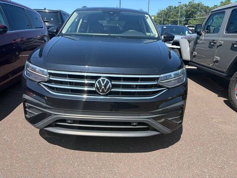 Used 2023 Volkswagen Tiguan SE AWD/4WD image 2