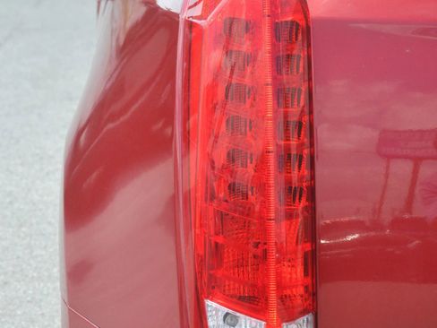 Used 2010 Cadillac SRX Premium image 24