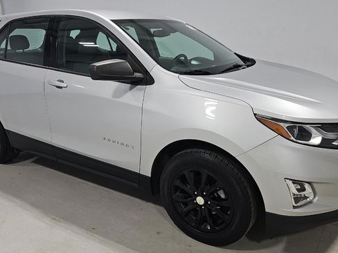 Used 2019 Chevrolet Equinox LS FWD image 2
