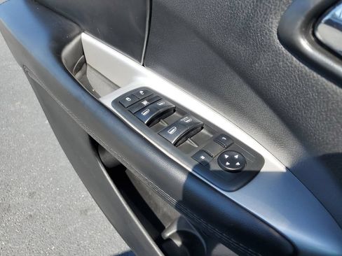 Used 2019 Dodge Journey SE w/ Connectivity Group FWD image 32