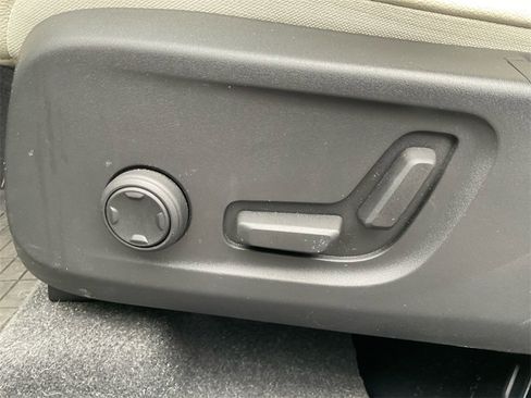 Used 2024 Volvo XC40 B5 Plus w/ Protection Package Premier image 32