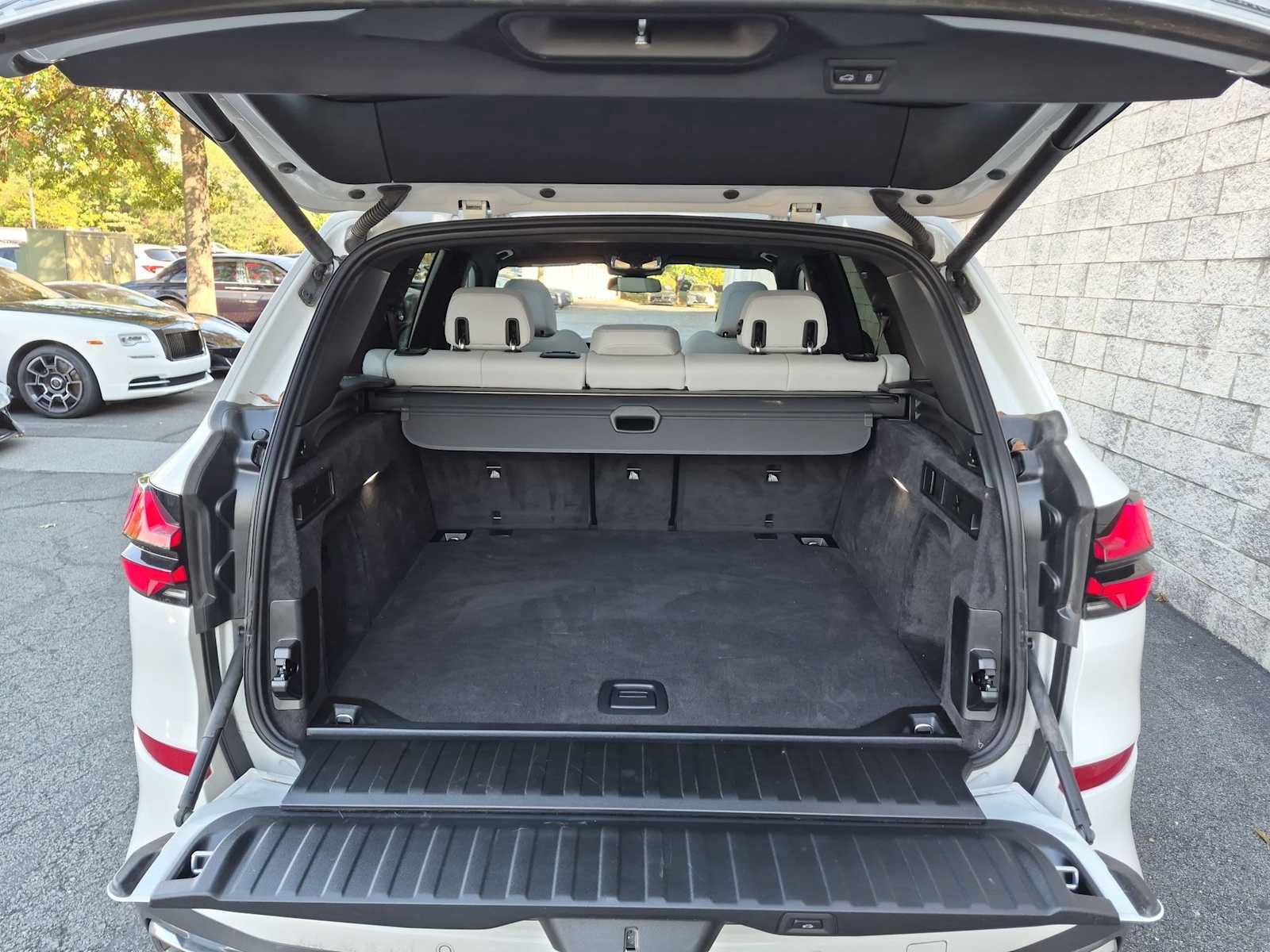Used 2026 BMW X5 xDrive40i w/ M Sport Package AWD/4WD image 36