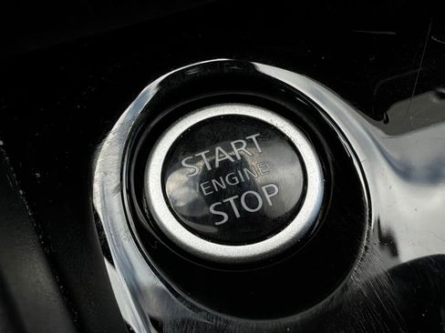 Used 2025 Nissan Versa SV FWD image 22
